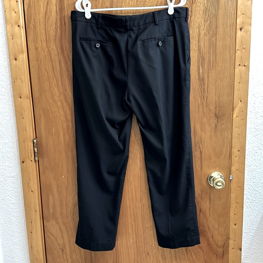 Men's Van Heusen Black Slacks - Picture 2 of 3
